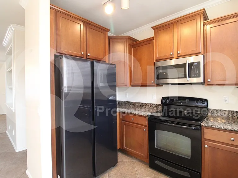 4273 E Oakland St — Photo 4