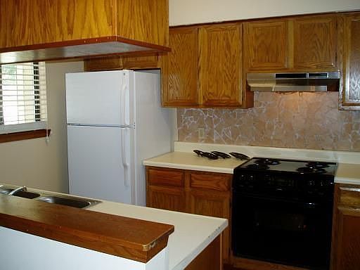2nd image of 200 Cottonwood Ct