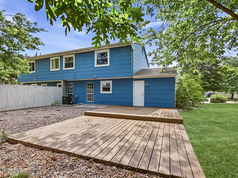 35 Mizzen Dr — Photo 18