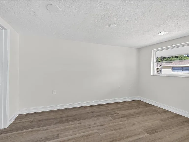 5409 Oceanic Rd — Photo 17