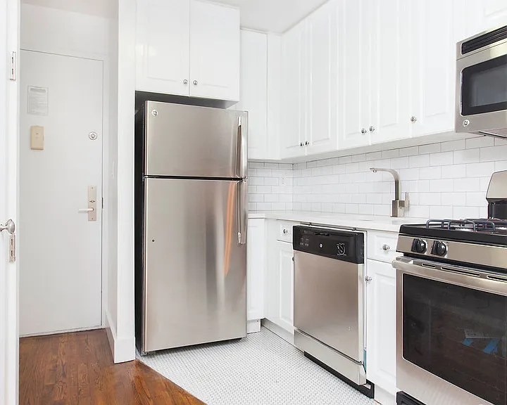 304 E 20th St #PHA — Photo 5