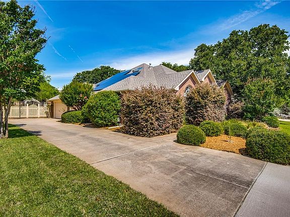3rd image of 125 Whispering Hills Dr