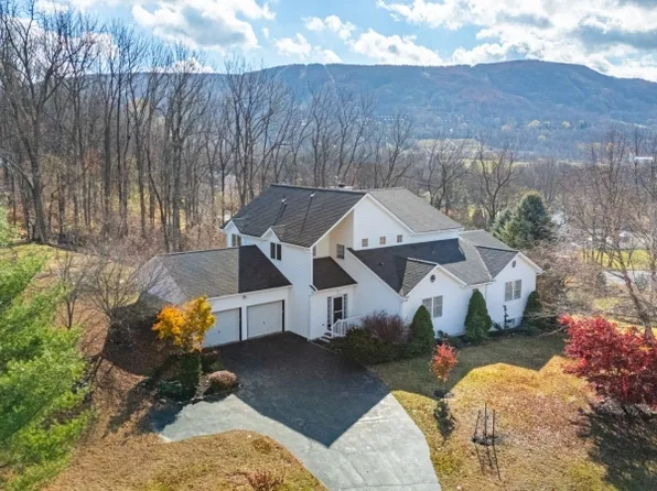 2 Pueblo Trl, Vernon Twp., NJ 07462