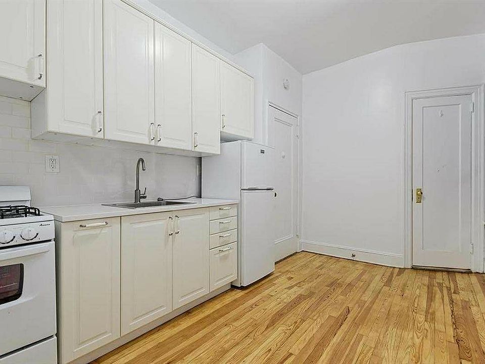 2nd image of 208 E 87th St #4FW