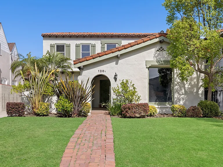 120 S Poinsettia Pl — Photo 1