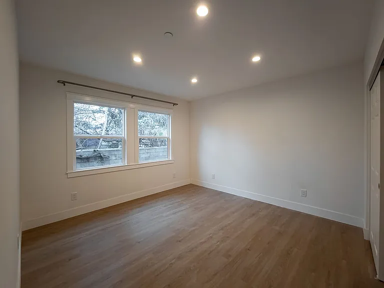 Newly Renovated 4BR Lamanda Park Units! — Photo 19