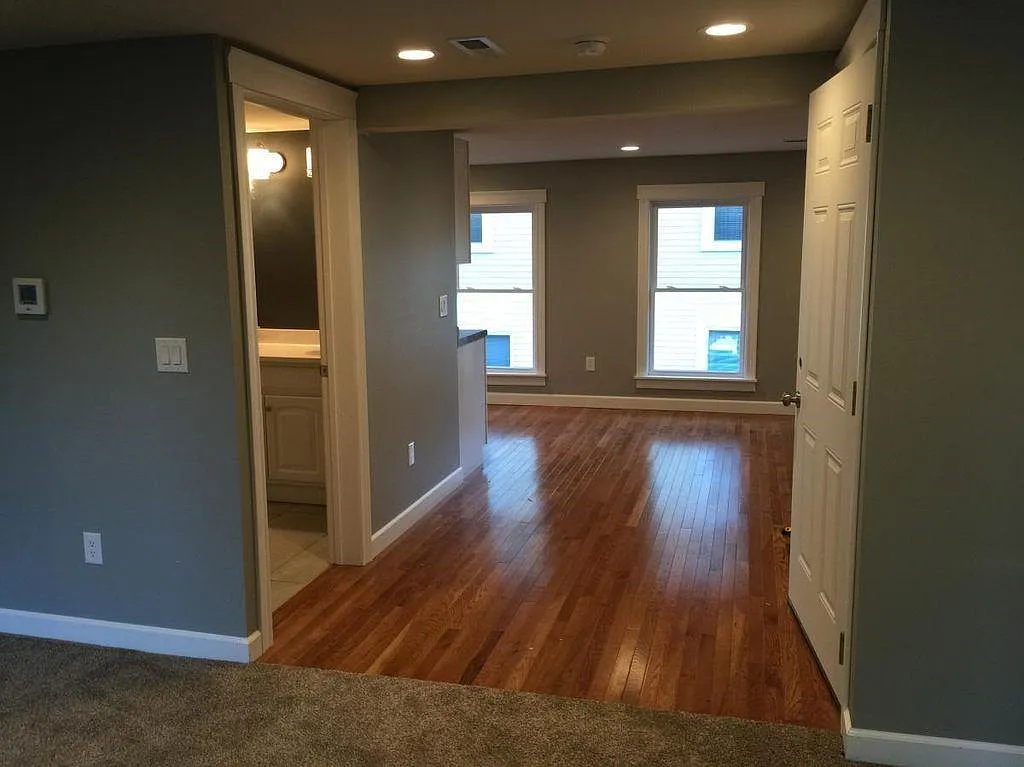 1090 Mount Pleasant St — Photo 2