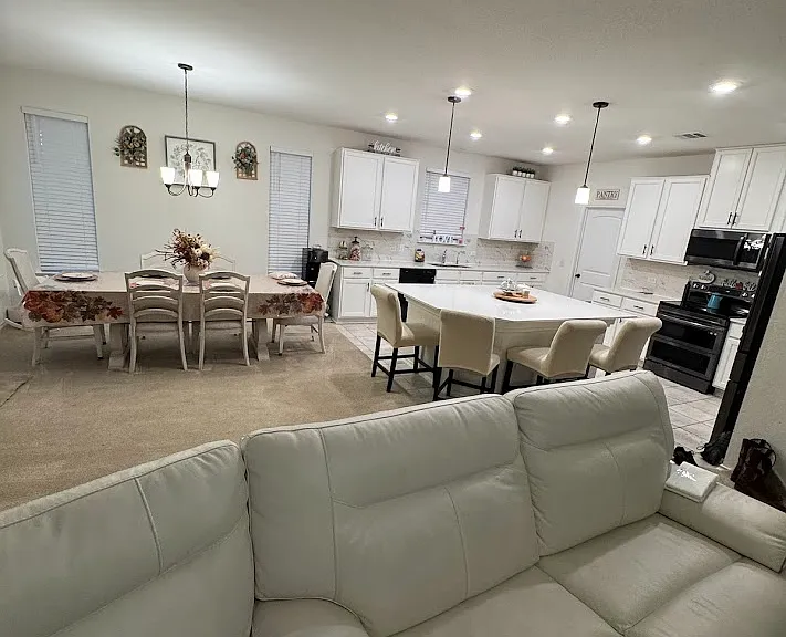 405 Los Cobos Ln — Photo 4
