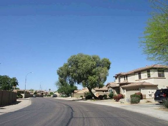 Exterior Neighborhood (street photo)