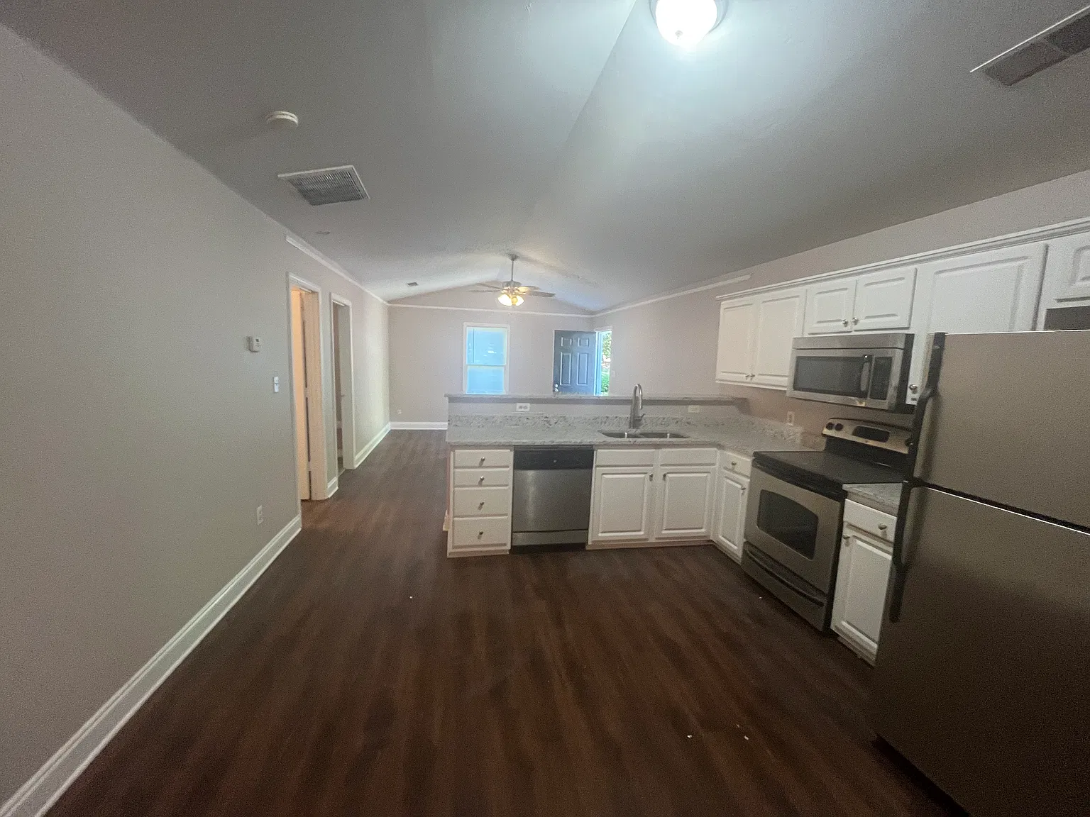 2 bed, 1271 sqft, $1,530 — Photo 3