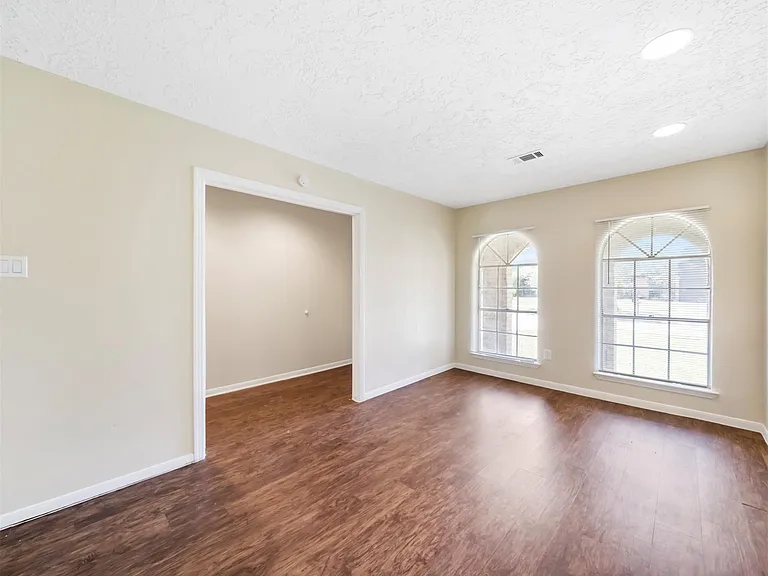 7962 Southmeadow Dr — Photo 11