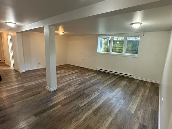 16 Banner Rd #B, Ottawa, ON K2H 5T2