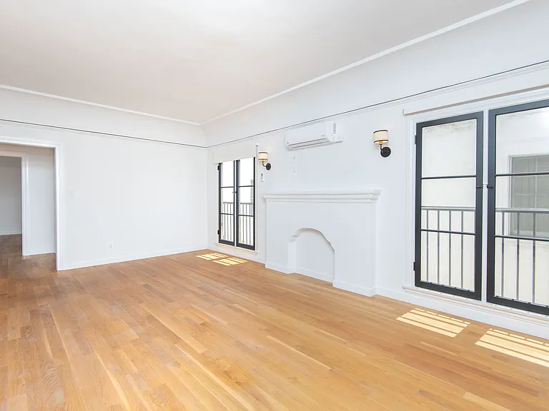 900 S Orange Grove Ave #203 — Photo 5