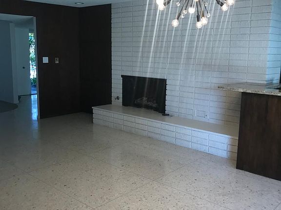 Family Rm, FP, Library Bookcases