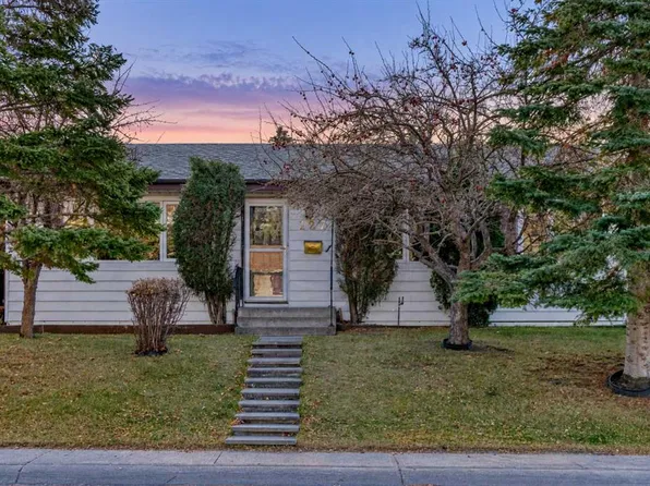 127 N Marwood Cir NE, Calgary, AB T2A 2S1
