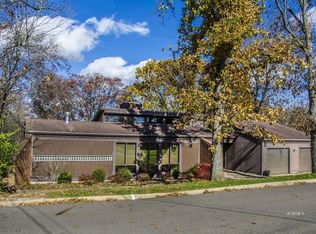 19 Canterbury Dr, Athens, OH 45701