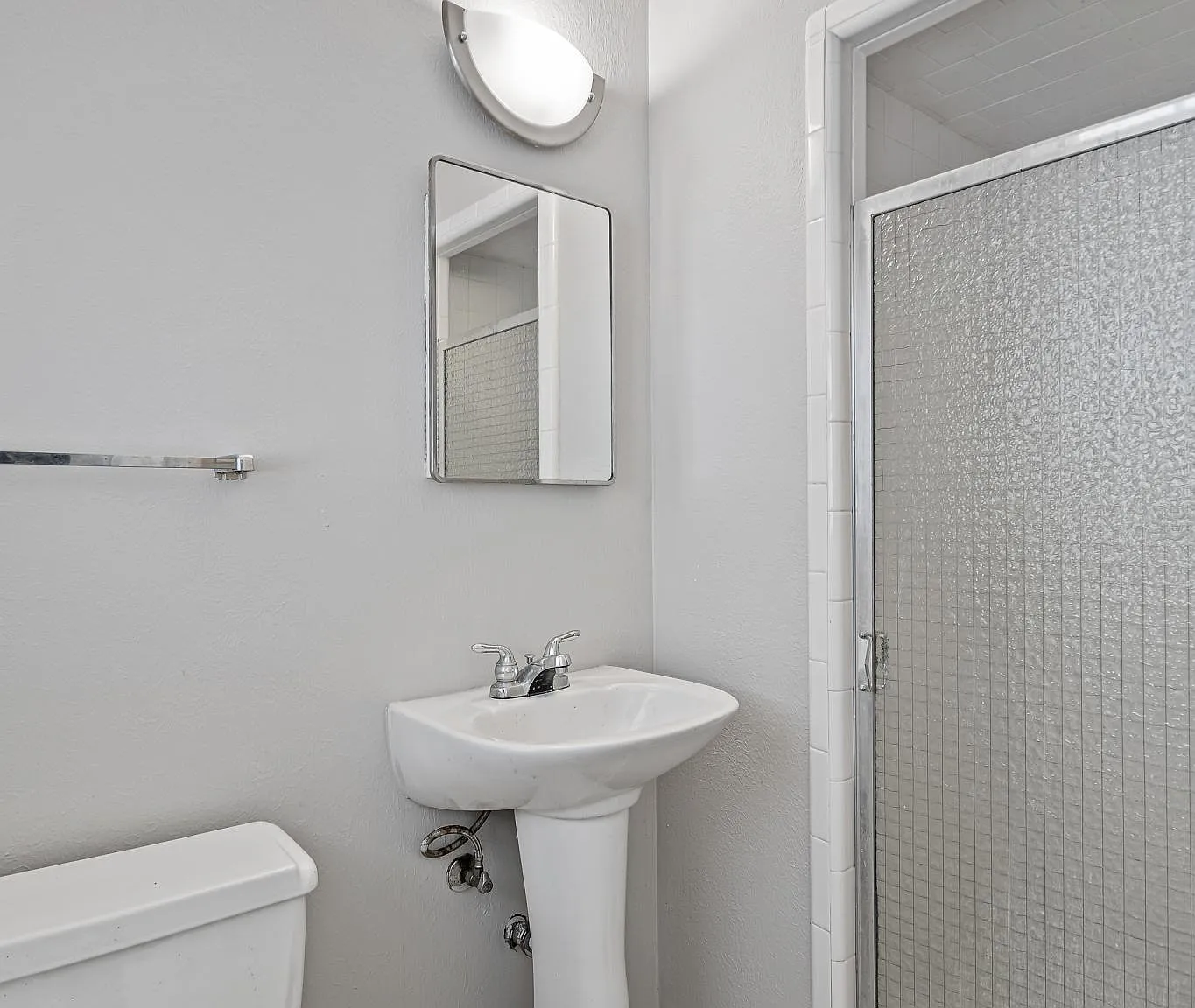 3 bed, 2800 sqft, $2,000 — Photo 4