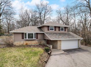21725 W Lochinvar Ln, New Berlin, WI 53146