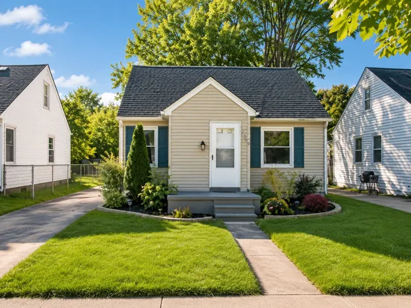 20100 E Eight Mile Rd, Harper Woods, MI 48225