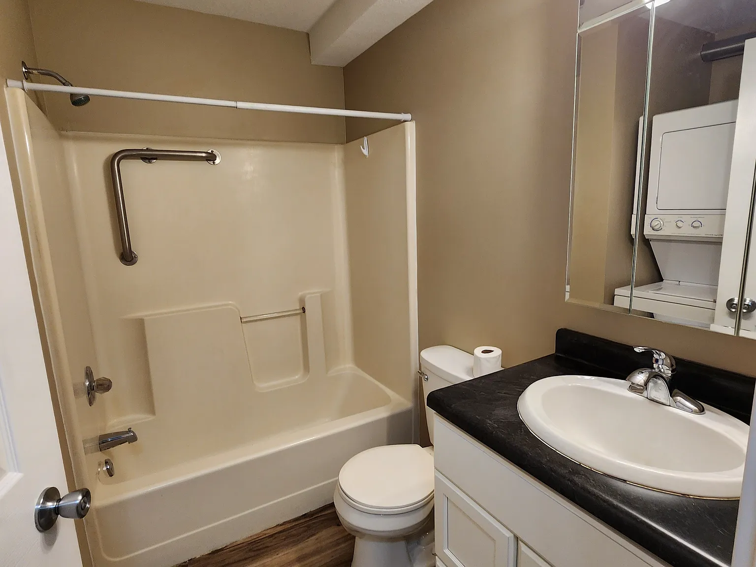 2 bed, 900 sqft, $1,350 — Photo 4