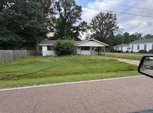 107 Spruce St, Walnut Grove, MS 39189