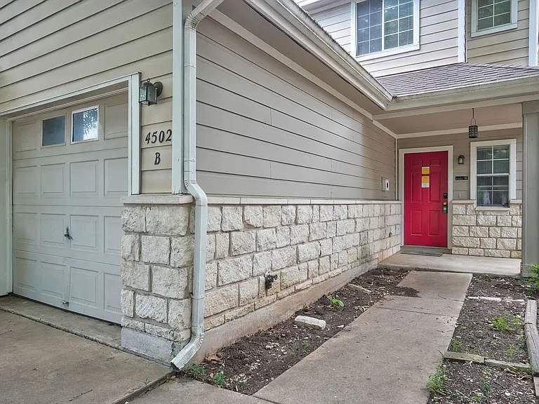 4502 Avenue B #B — Photo 2