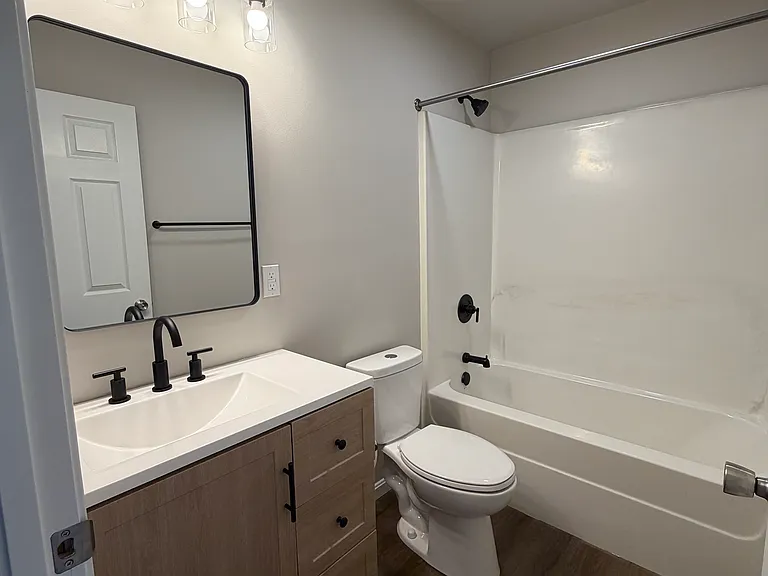 50 Eton Ct — Photo 4