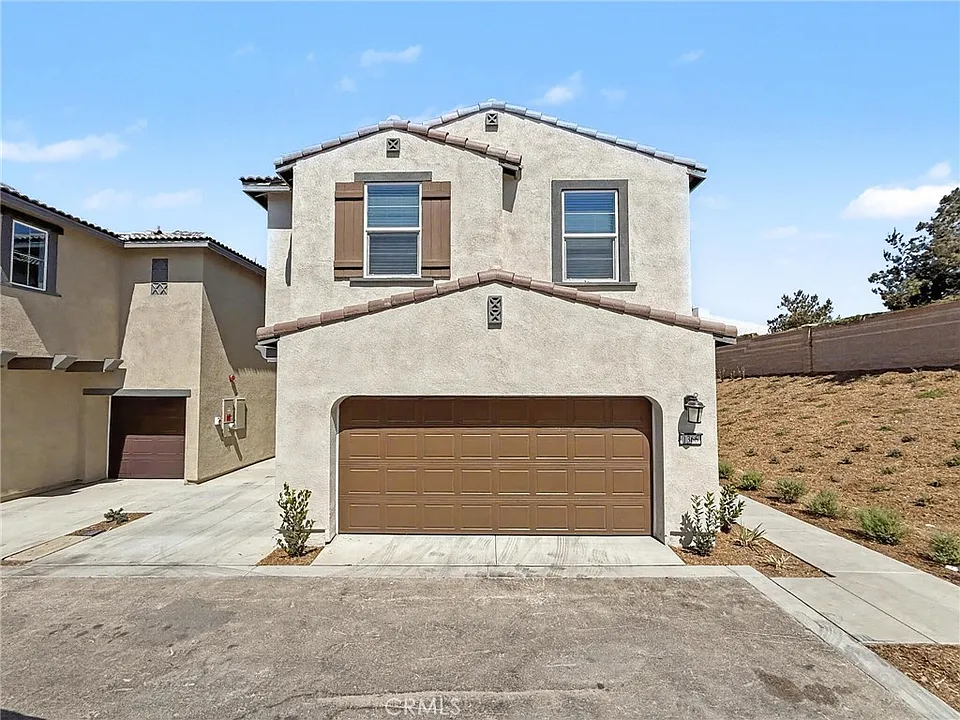 1366 Thunderbolt Ln