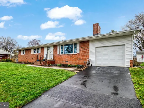 8909 Hill Pl, Manassas, VA 20110