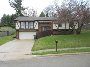 703 12th Ave N, Clinton, IA 52732
