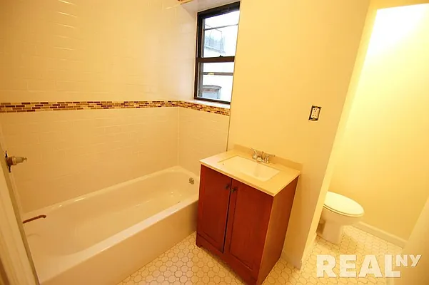 Rented by REAL New York | media 18