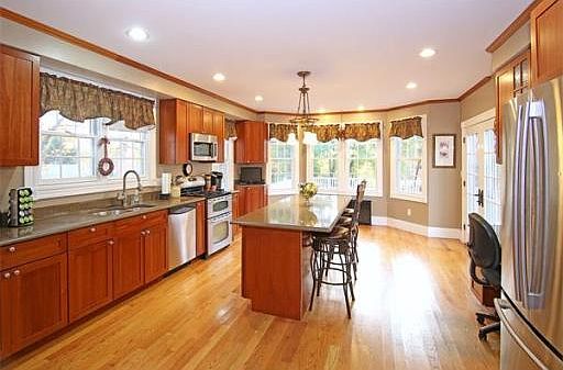 2nd image of 255 Middle St