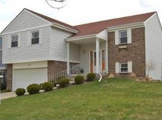 17 Monterey Dr, Vernon Hills, IL 60061