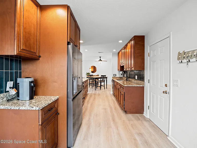 215 Jason Ct — Photo 6