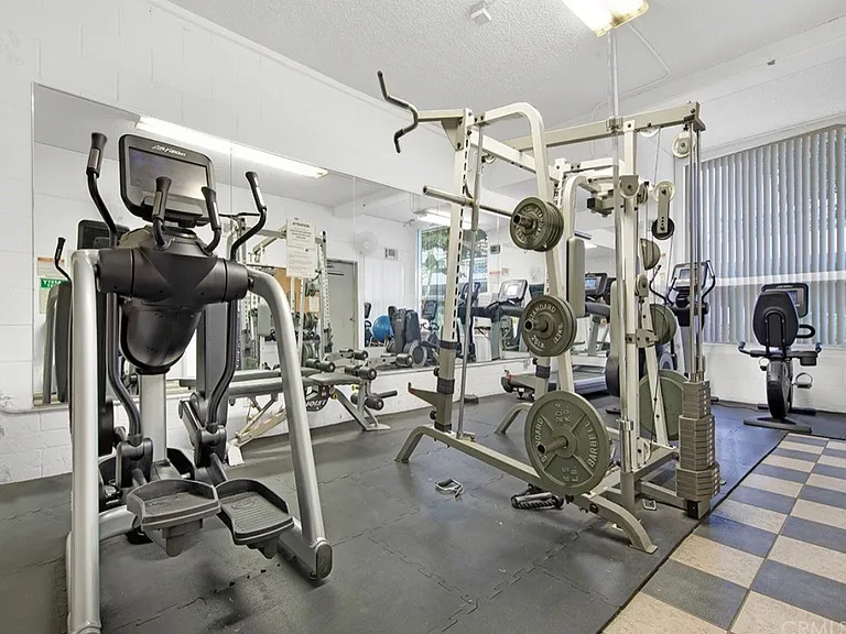 1262 S Barrington Ave #102 — Photo 9