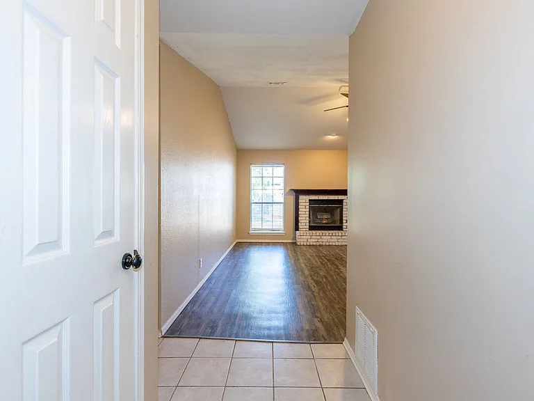 2412 W Natchez St — Photo 9