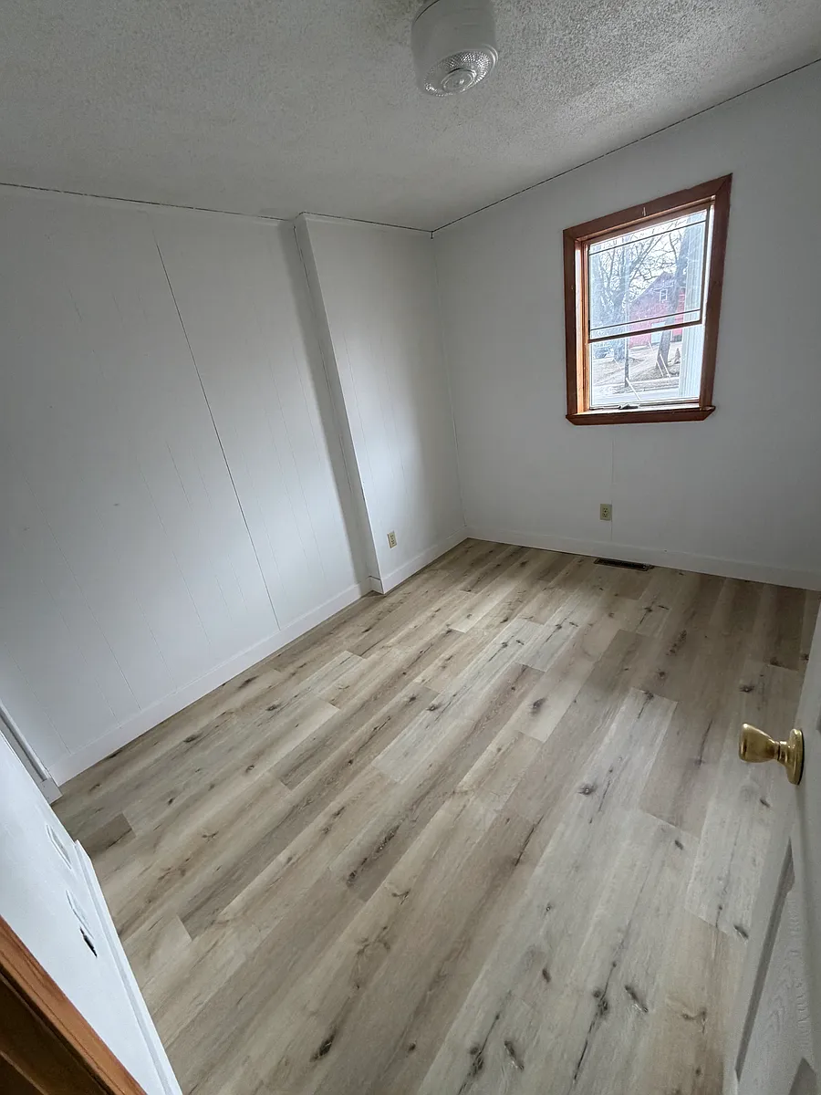 Building Photo - 411 Maple St #4