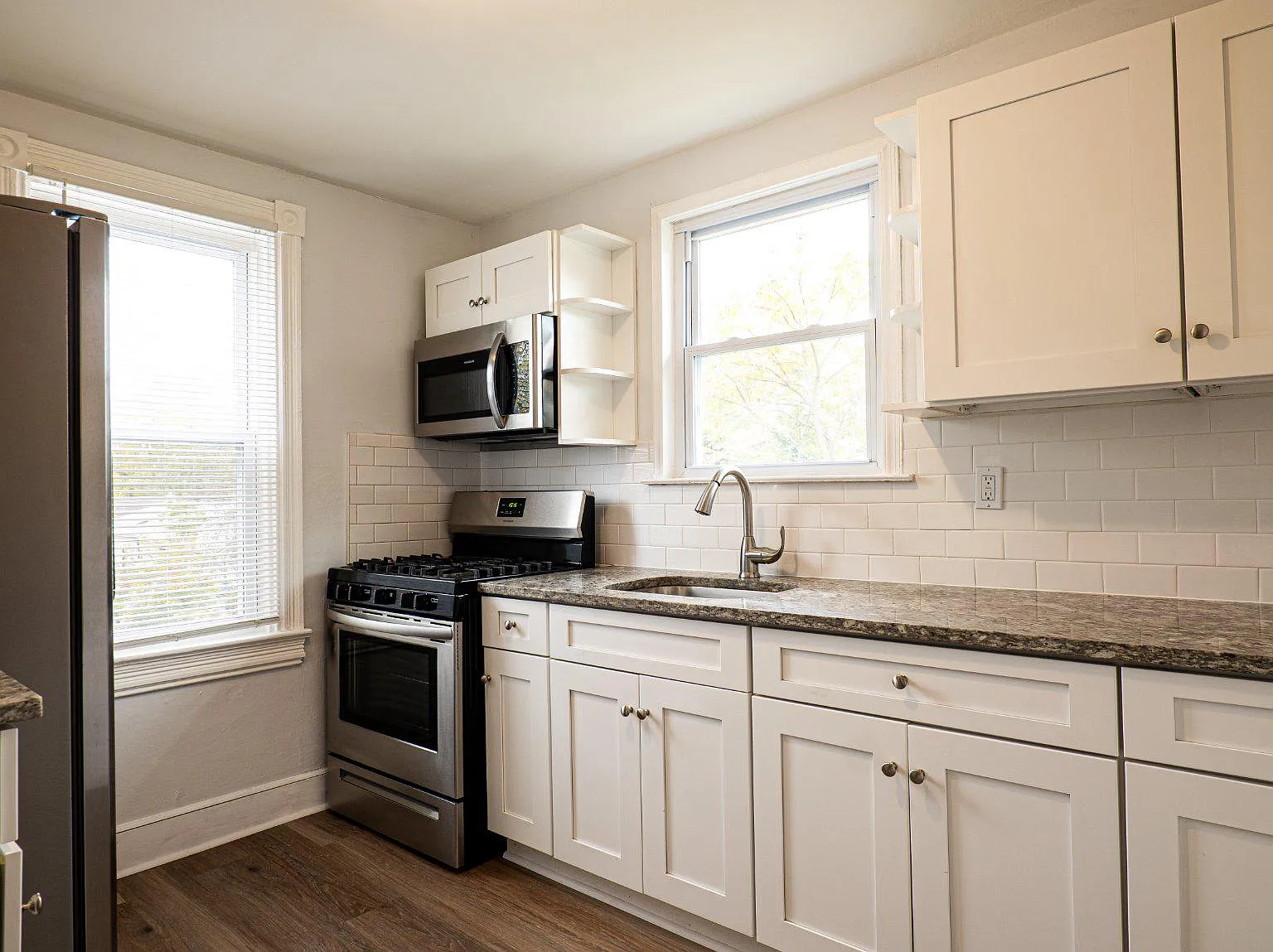 2 bed, 1.0 bath, 2384 sqft, $1,900 — Photo 2
