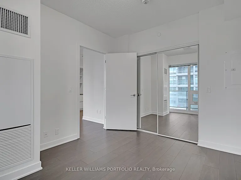 2221 Yonge St #1106 — Photo 17