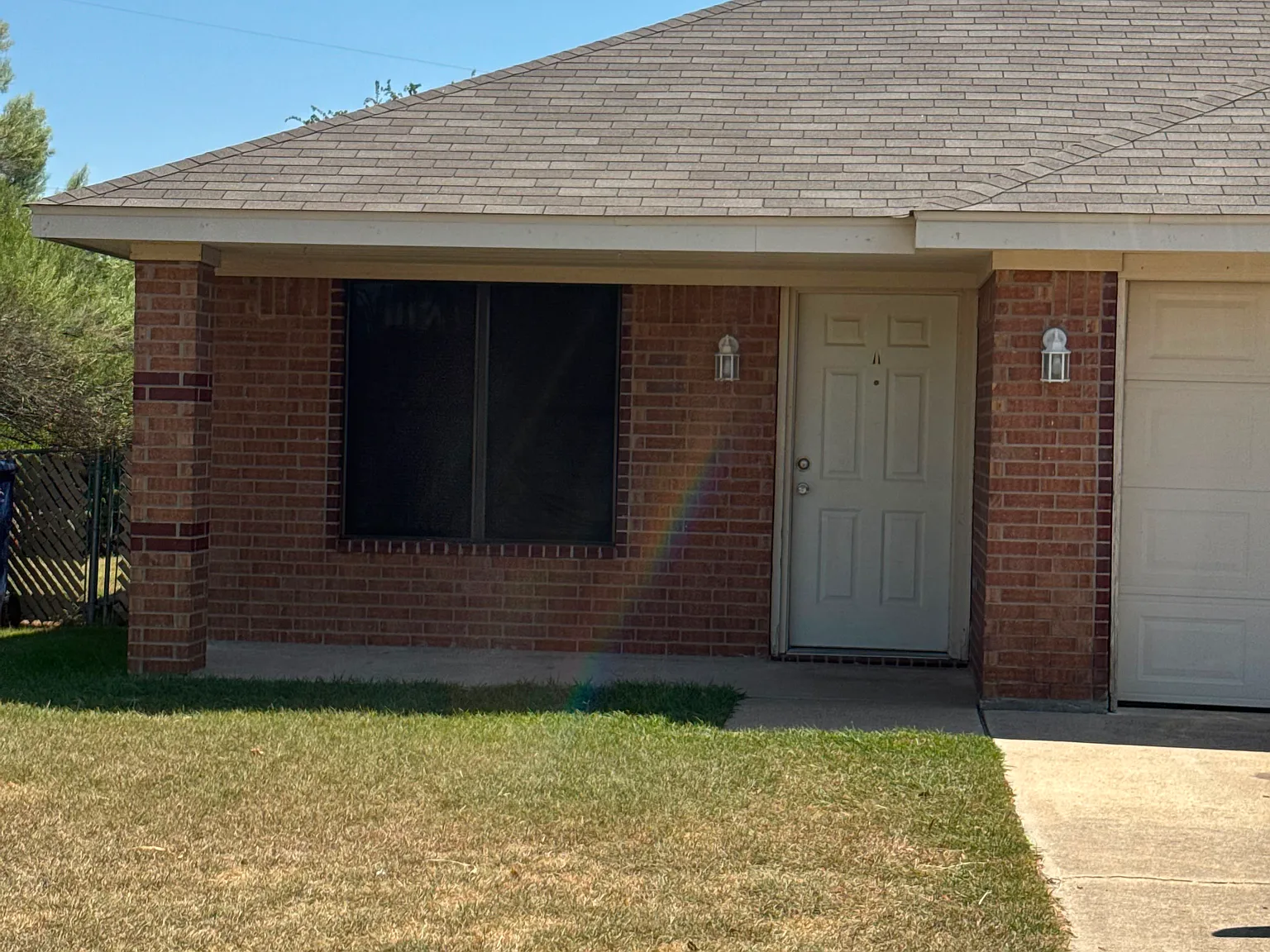 3 bed, 1200 sqft, $1,250 — Photo 2