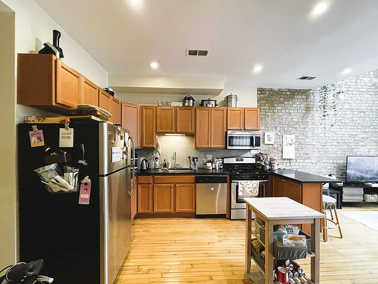 2032 W Homer St #2F — Photo 16