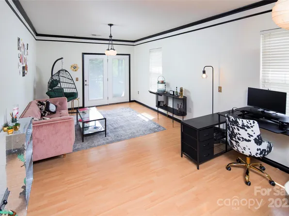738 Appeldoorn Cir, Asheville, NC 28803