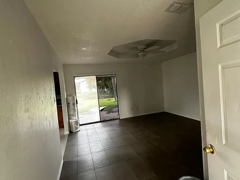604 Sauz St — Photo 12
