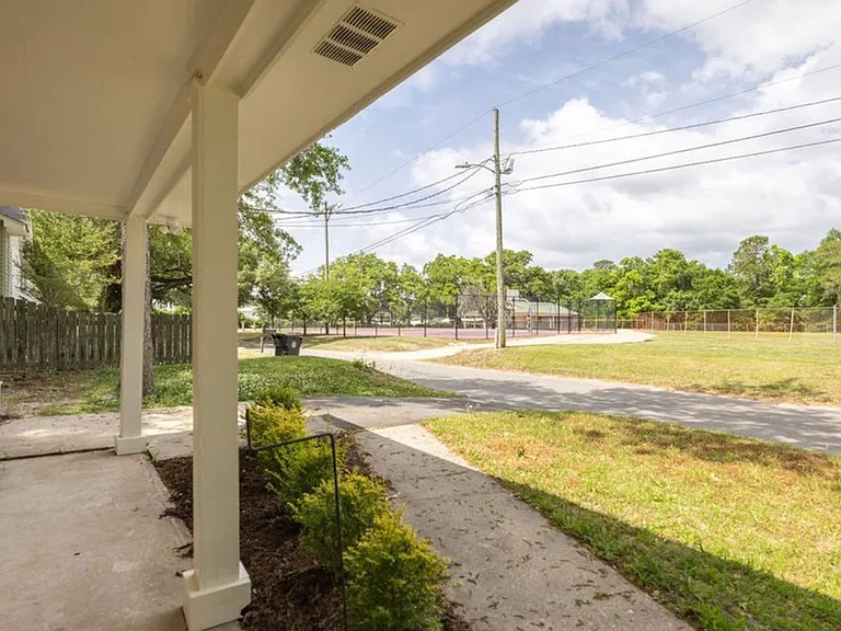 1010 Fiall St — Photo 11