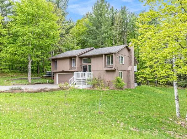 3079 Lamp Post Ln, Traverse City, MI 49685