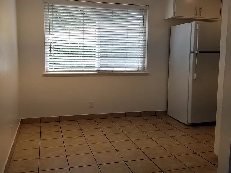 Merrill Dr — Photo 2