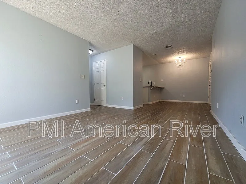 2 bed, 2.0 bath, 826 sqft, $1,495 — Photo 3
