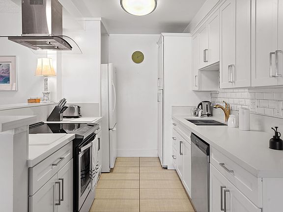 5th image of 2101 California Ave #8