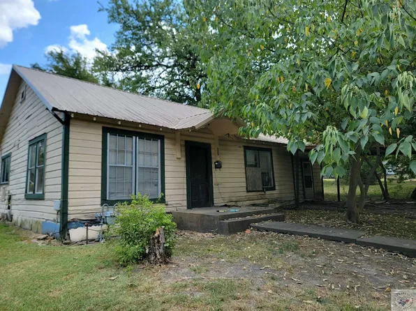 606 S Delaware St, Clarksville, TX 75426