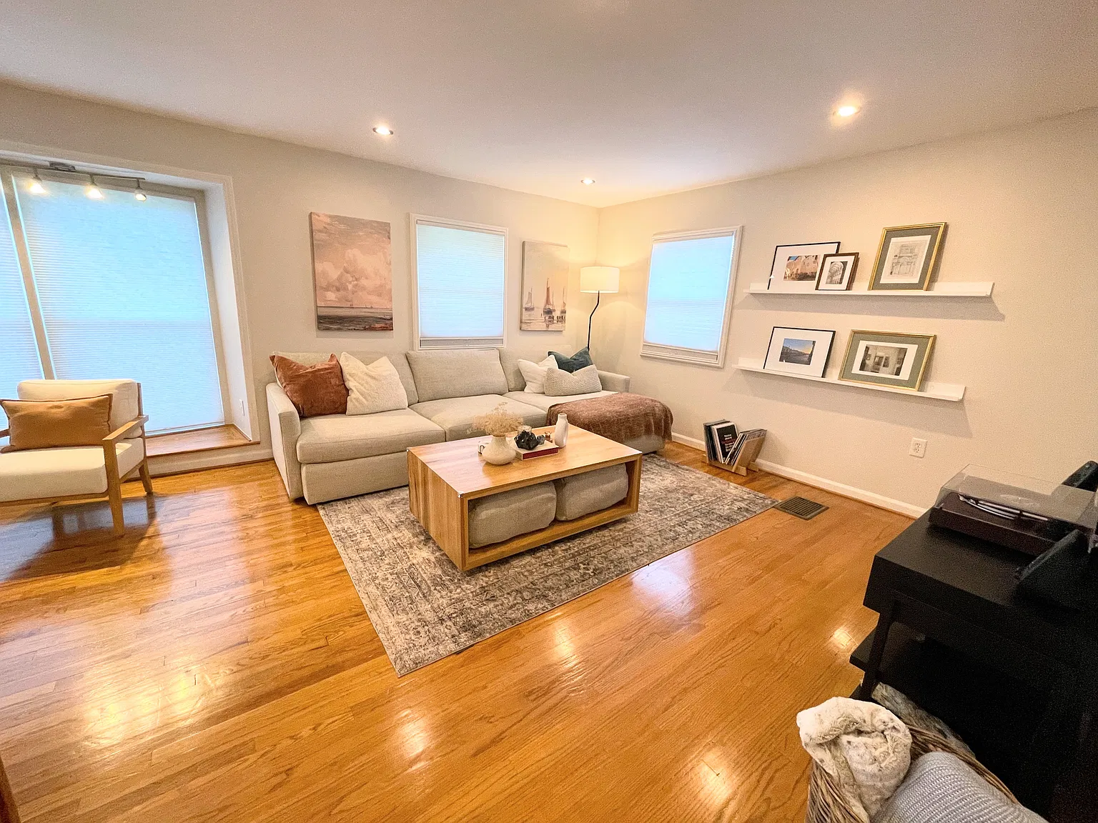 4 bed, 2005 sqft, $4,500 — Photo 4